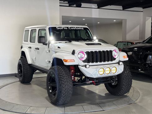 Used 2025 Jeep Wrangler Sport AWD/4WD image 12