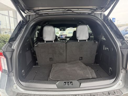 Used 2025 Ford Explorer ST image 12