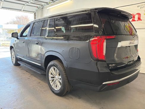 Used 2023 GMC Yukon XL SLT w/ SLT Premium Package image 10