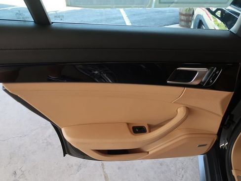 Used 2019 Porsche Panamera RWD image 33