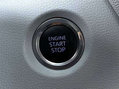 Used 2022 Toyota Corolla SE image 19