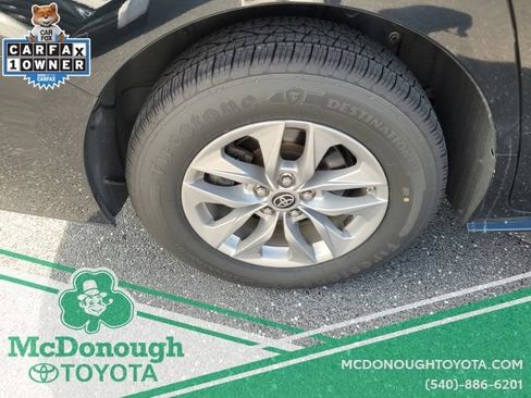 Used 2024 Toyota Sienna XLE FWD image 28