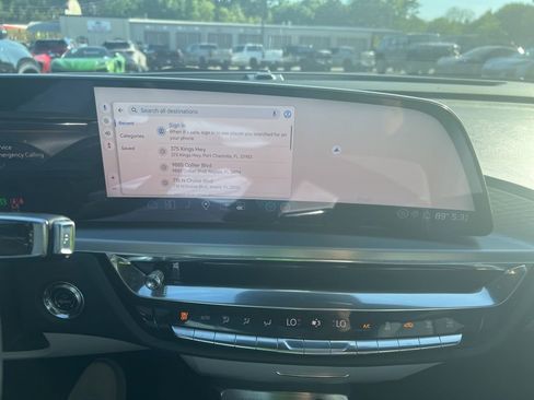 Used 2024 Cadillac Lyriq Luxury image 10