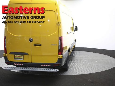 Used 2021 Mercedes-Benz Sprinter 2500 w/ Acoustic Package image 35