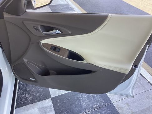 Used 2024 Chevrolet Malibu LT image 23