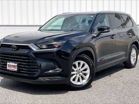 Used 2025 Toyota Grand Highlander FWD image 2