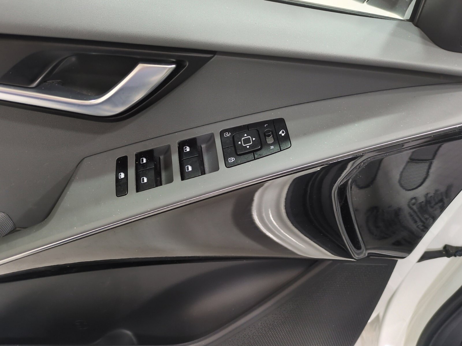 Certified 2024 Kia Niro EX Touring FWD image 16