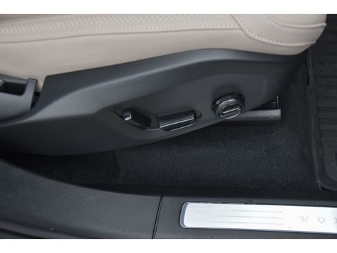 Certified 2026 Volvo XC90 B5 Core w/ Protection Package Premier AWD/4WD image 32
