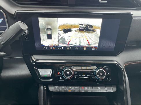 Used 2025 GMC Sierra 2500 AT4 w/ AT4 Premium Plus Package image 24