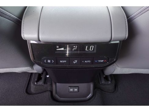 Used 2023 Toyota Highlander XLE FWD image 26