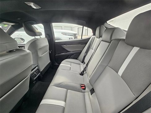 Used 2025 Toyota Camry SE image 5