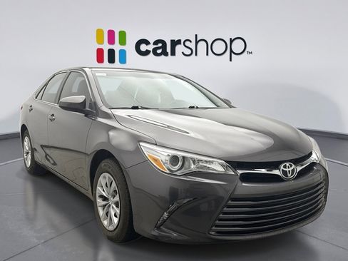 Used 2016 Toyota Camry LE image 5