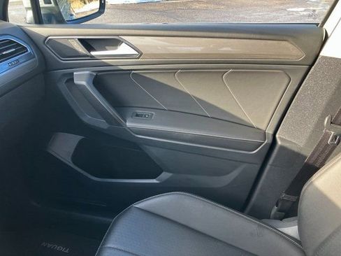 Used 2022 Volkswagen Tiguan SE image 13