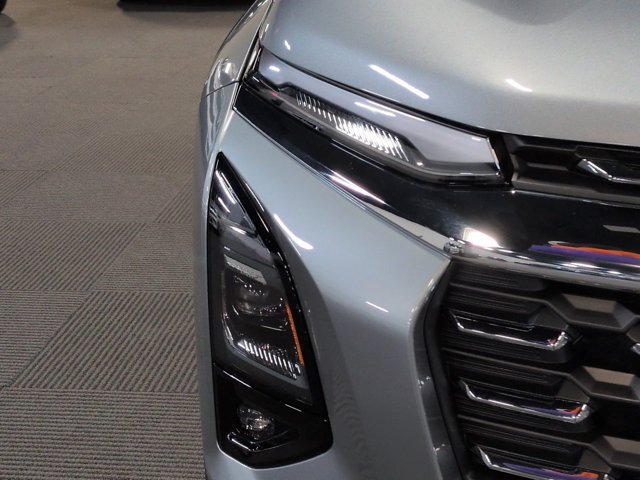 Used 2026 Chevrolet Equinox LT w/ Safety and Technology Package FWD image 9