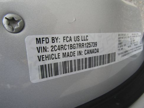 Used 2024 Chrysler Pacifica Touring-L FWD image 23