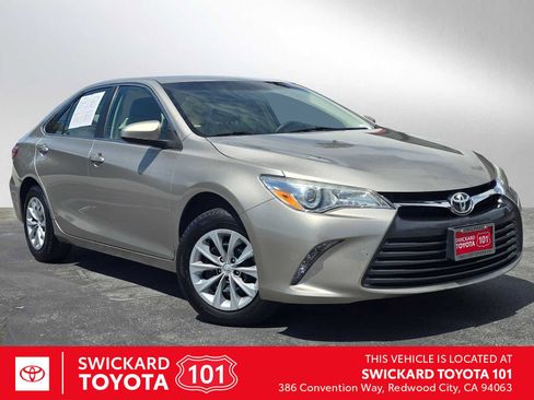 Used 2017 Toyota Camry LE FWD image 1