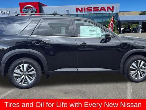 New 2026 Nissan Pathfinder SL AWD/4WD image 2
