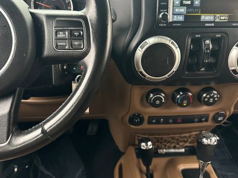 Used 2016 Jeep Wrangler Unlimited Sahara w/ Connectivity Group image 14