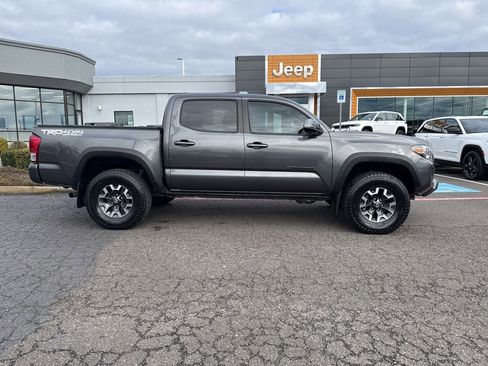 Used 2019 Toyota Tacoma TRD Off-Road image 8