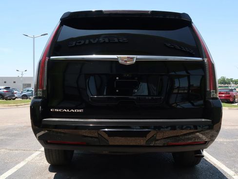 Used 2018 Cadillac Escalade Luxury image 9