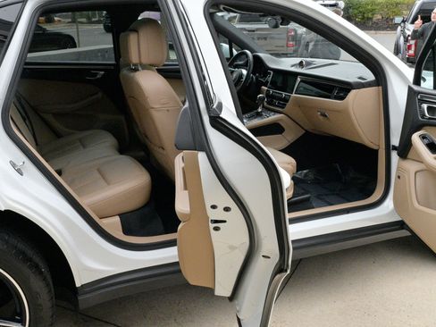 Used 2020 Porsche Macan image 49