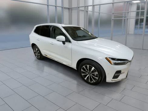 Used 2023 Volvo XC60 B5 Plus AWD/4WD image 2