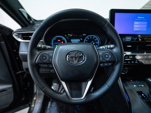 Used 2024 Toyota Venza XLE AWD/4WD image 17
