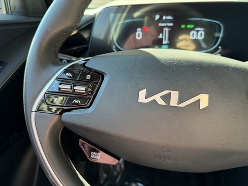 Used 2025 Kia Niro EX image 27