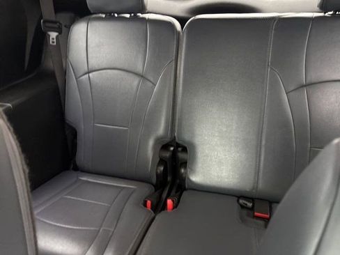 Used 2019 Buick Enclave Essence image 32