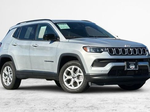 Used 2025 Jeep Compass Latitude w/ Convenience Group image 2