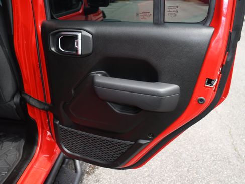 Used 2025 Jeep Gladiator Sport AWD/4WD image 18