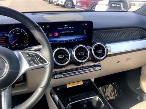 Used 2026 Mercedes-Benz GLB 250 4MATIC image 5