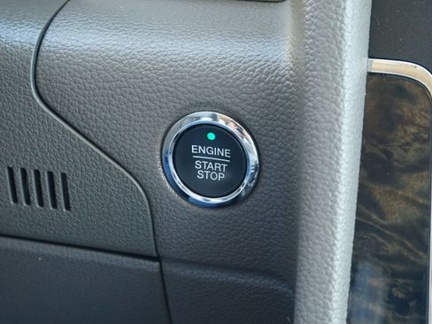 Used 2016 Lincoln Navigator Select AWD/4WD image 25