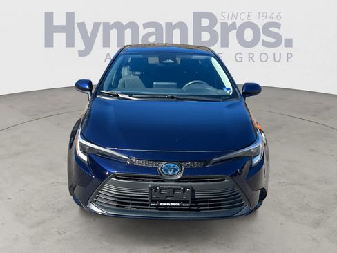 Used 2023 Toyota Corolla LE w/ LE Convenience Package image 9