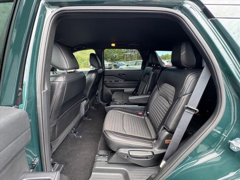 Used 2025 Nissan Pathfinder Rock Creek AWD/4WD image 12