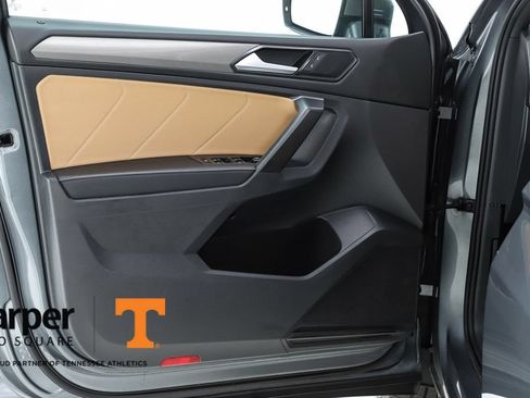 Used 2022 Volkswagen Tiguan SE w/ Panoramic Sunroof Package AWD/4WD image 18
