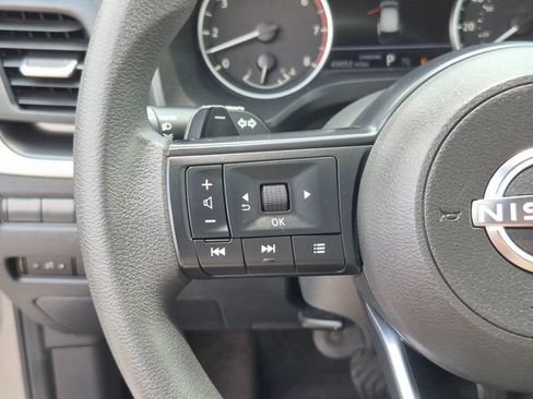 Used 2024 Nissan Rogue SV FWD image 19