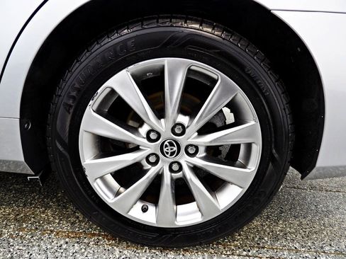 Used 2015 Toyota Camry XLE w/ Moonroof Package FWD image 20