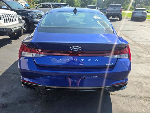 Used 2023 Hyundai Elantra Limited w/ Cargo Package FWD image 4