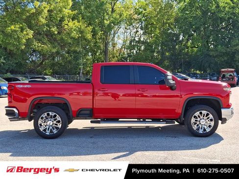 Used 2026 Chevrolet Silverado 2500 LT w/ Leather Package AWD/4WD image 9