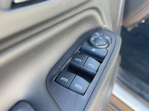 Used 2018 Chevrolet Equinox LT w/ Sun & Infotainment Package image 12