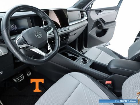 Used 2025 Volkswagen Tiguan SE R-Line AWD/4WD image 19