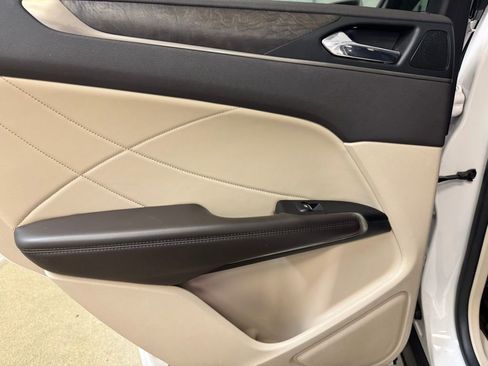 Used 2017 Lincoln MKC Reserve image 15