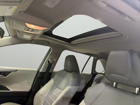 Used 2019 Toyota RAV4 XLE Premium AWD/4WD image 12