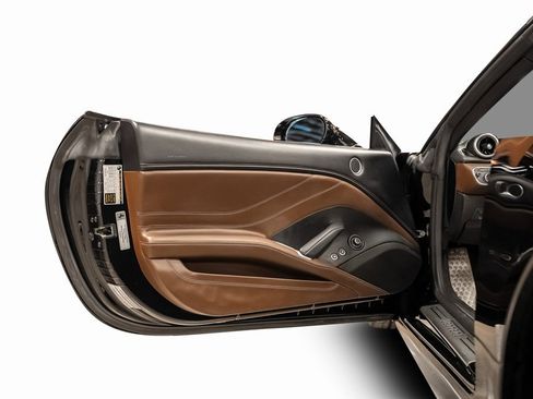 Used 2015 Ferrari California T image 53