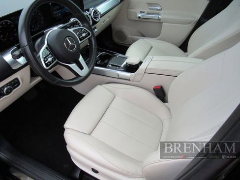 Used 2022 Mercedes-Benz GLB 250 w/ Premium Package image 15