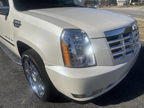 Used 2010 Cadillac Escalade ESV Luxury image 17