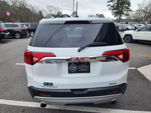 Used 2017 GMC Acadia SLT image 3