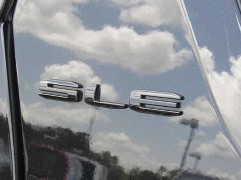 Used 2023 GMC Acadia SLE w/ Driver Convenience Package FWD image 15