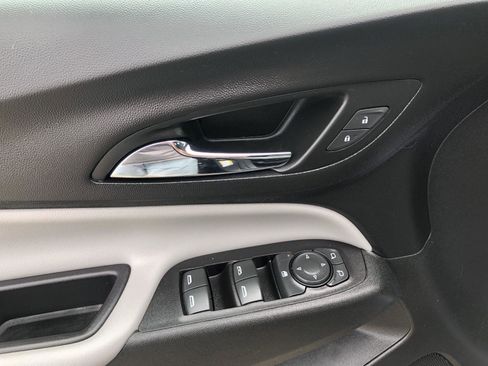 Used 2019 Chevrolet Equinox LS w/ LS Convenience Package FWD image 17